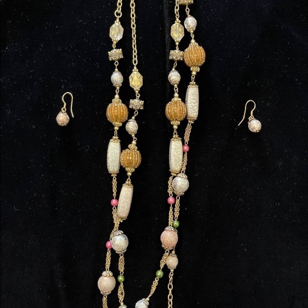 Necklace set very nice to pair w/ dress cocktail or jeans & t shirt